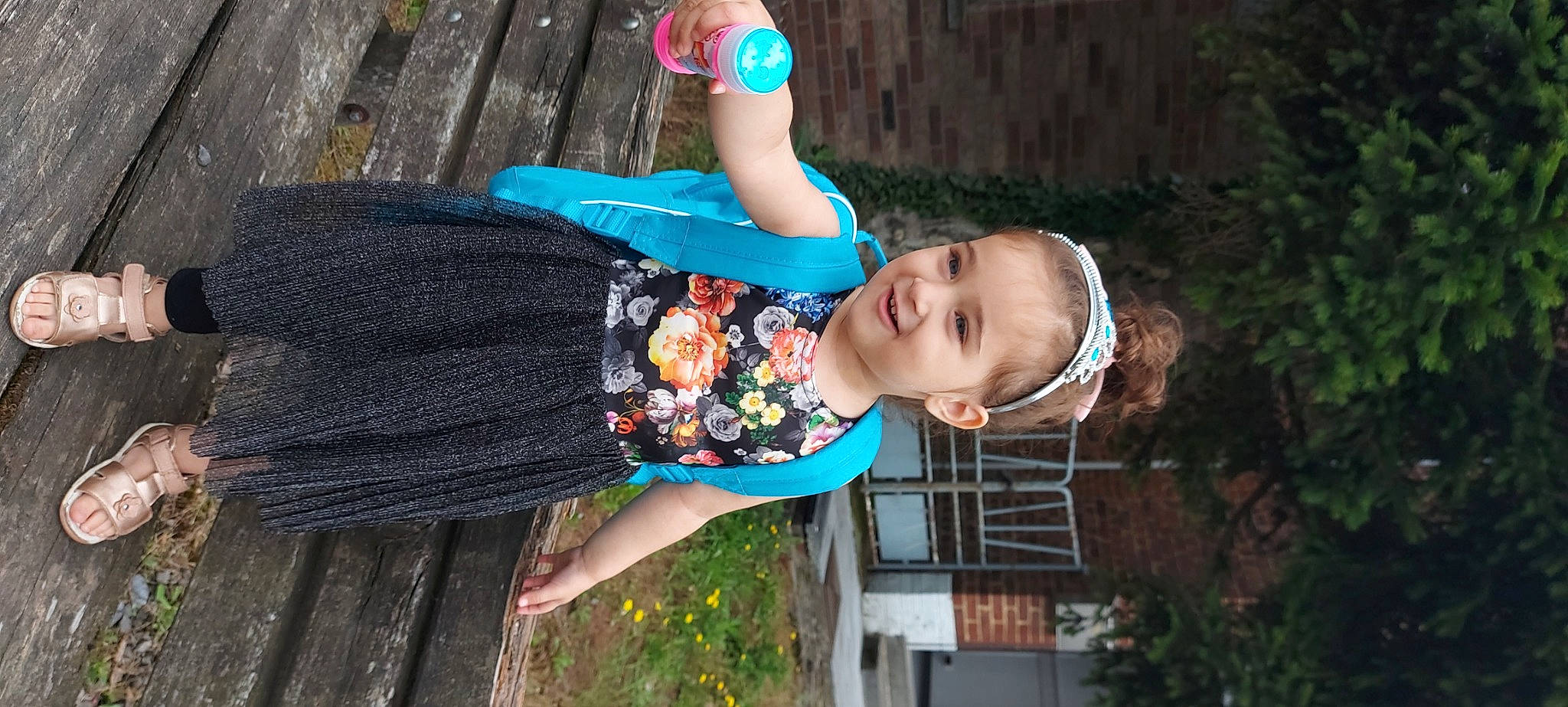 Aria participe au concours pour gagner de l'argent avec cette photo : blue, botany, child, electric_blue, fashion_accessory, fun, grass, happy, hat, joy, leisure, pattern, people_in_nature, person, plant, recreation, smile, spring, toddler, tree