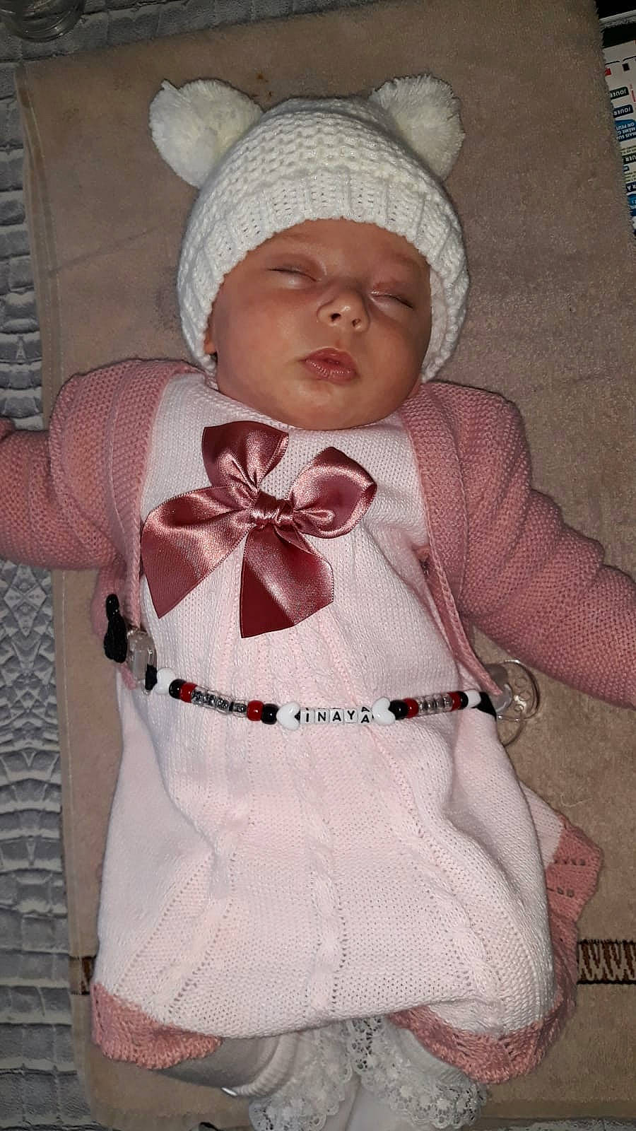 Inaya a rejoint le concours — aidez-le/la à gagner de superbes lots ! bonnet, child, girl, headgear, headwear, infant, knitting, person, pink, product, skin, textile, toddler, wool