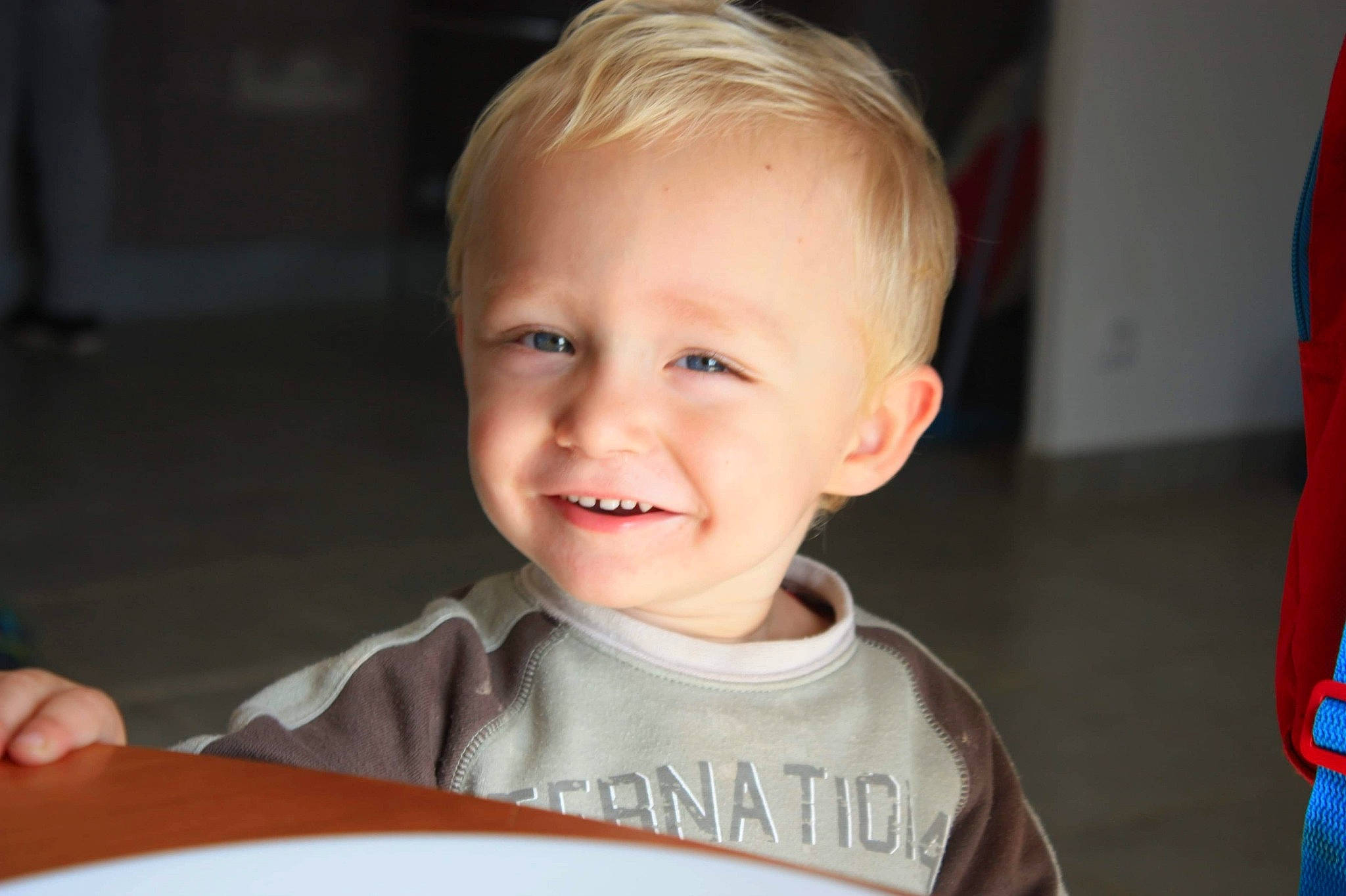 Sullivan a rejoint le concours — aidez-le/la à gagner de superbes lots ! boy, cheek, child, eye, fun, infant, joy, person, sitting, skin, smile, toddler