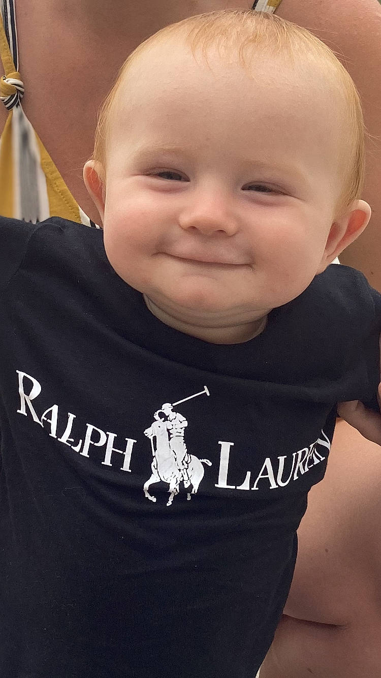 Martin participe au concours pour gagner de l'argent avec cette photo : active_shirt, baby, baby_toddler_clothing, cheek, child, cool, eyelash, font, forehead, fun, happy, joy, laugh, long_sleeved_t_shirt, neck, person, sleeve, smile, standing, t_shirt