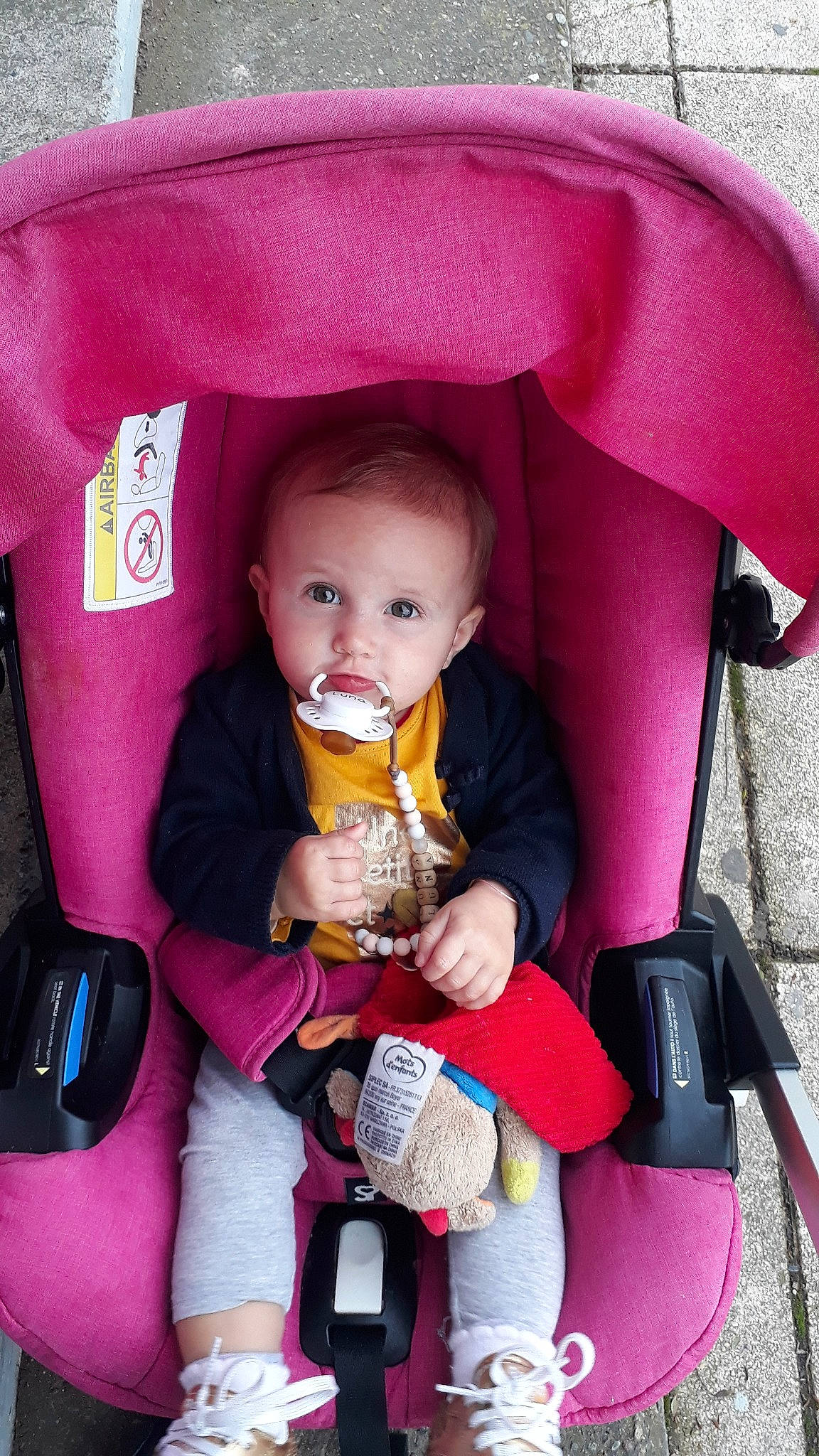 Luna a rejoint le concours — aidez-le/la à gagner de superbes lots ! baby_carriage, baby_products, child, fun, infant, magenta, person, pink, product, purple, skin, toddler, toy