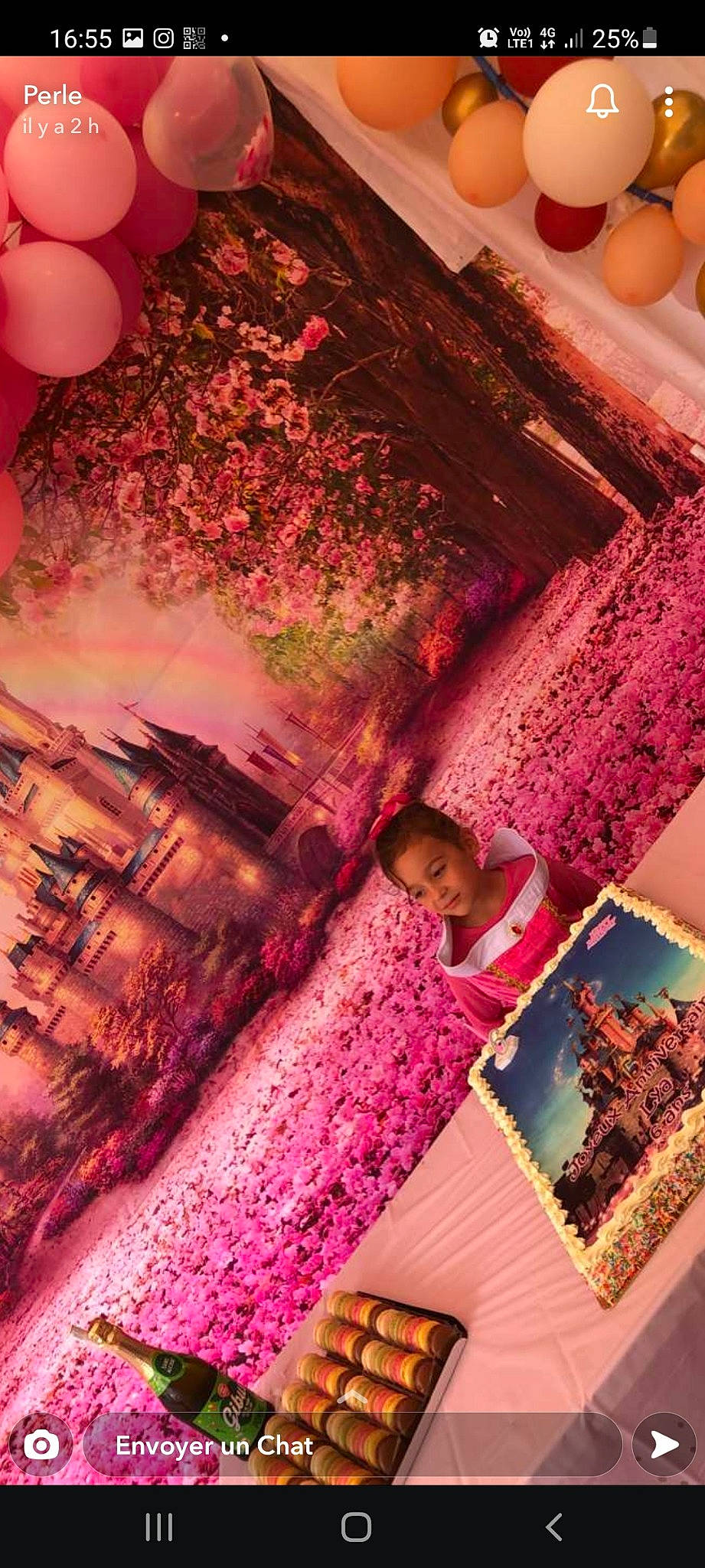 Lya participe au concours pour gagner de l'argent avec cette photo : art, beauty, design, event, leaf, leisure, magenta, nature, orange, pattern, peach, person, pink, plant, purple, red, textile, tints_and_shades, tree, wall