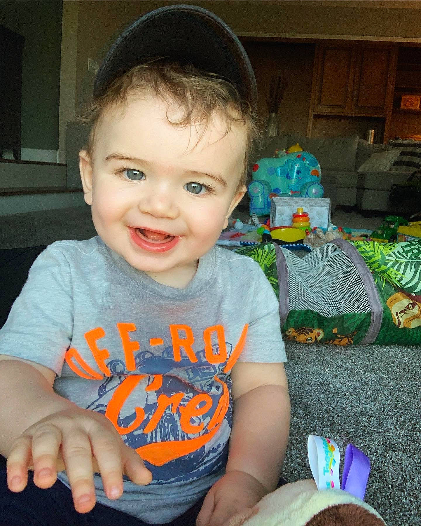 Jase is registered to the contest to win money with this photo: baby, baby_toddler_clothing, blue, cheek, chin, finger, green, happy, iris, joy, mammal, mouth, nose, organ, people, person, skin, sleeve, smile, t_shirt