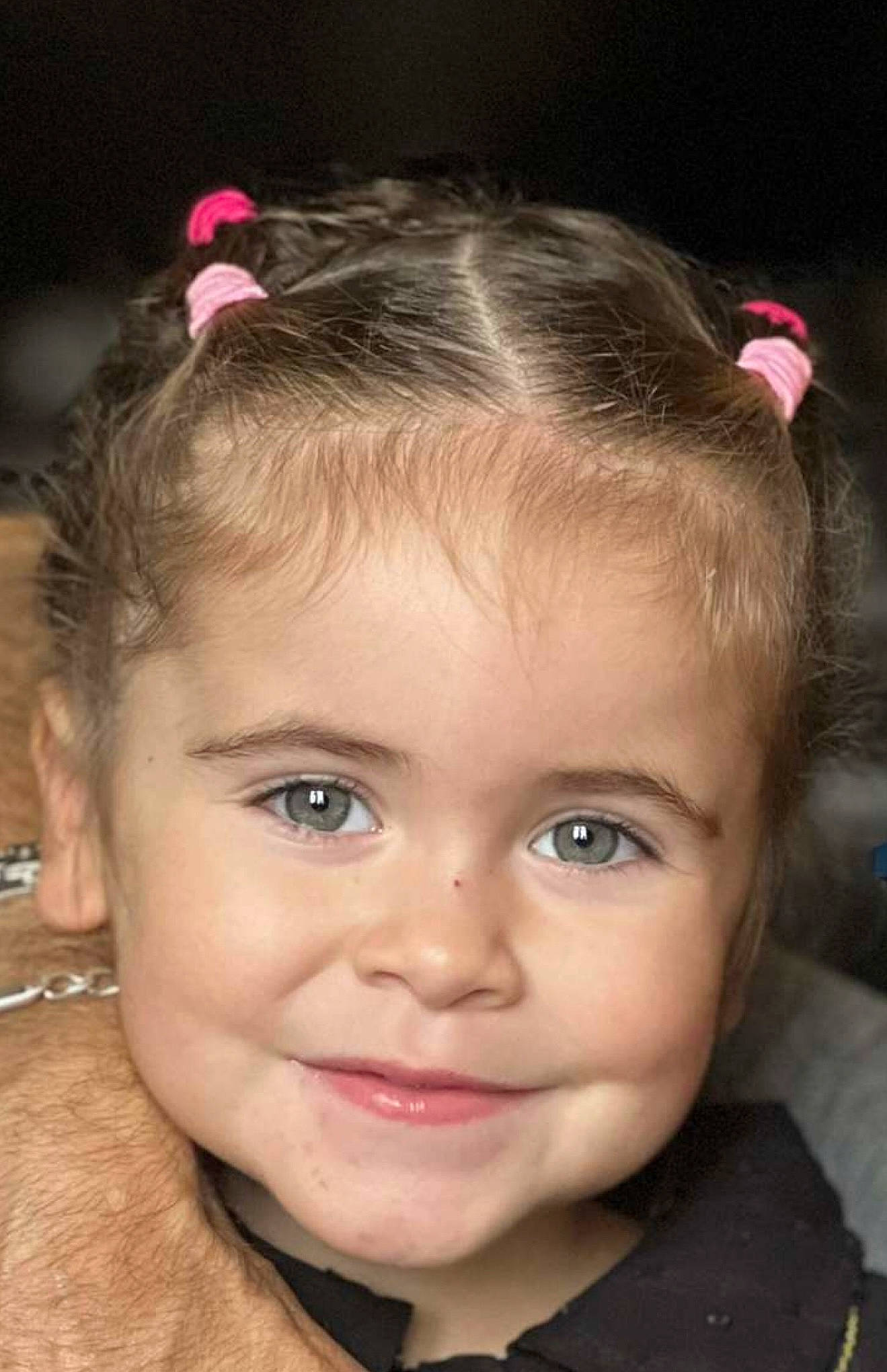 Trinité participe au concours pour gagner de l'argent avec cette photo : baby, black_hair, cheek, ear, eyebrow, eyelash, face, flash_photography, forehead, hair, hairstyle, head, iris, joy, lip, neck, nose, person, skin, sleeve