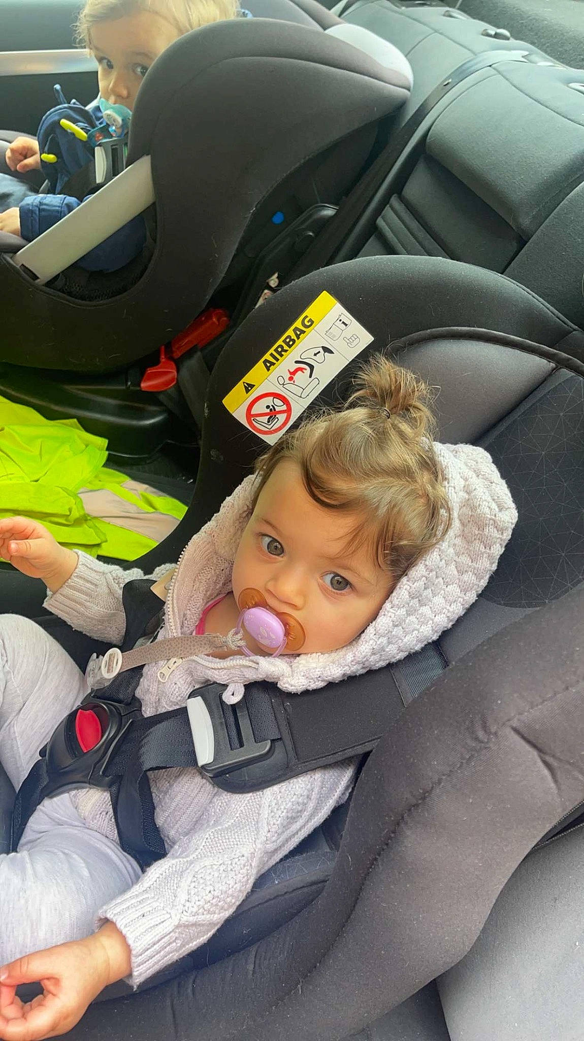 Alytha participe au concours pour gagner de l'argent avec cette photo : auto_part, automotive_design, automotive_exterior, baby, baby_carriage, baby_in_car_seat, baby_products, baby_safety, car_seat, car_seat_cover, comfort, event, family_car, head_restraint, luxury_vehicle, motor_vehicle, person, personal_luxury_car, steering_wheel, toddler
