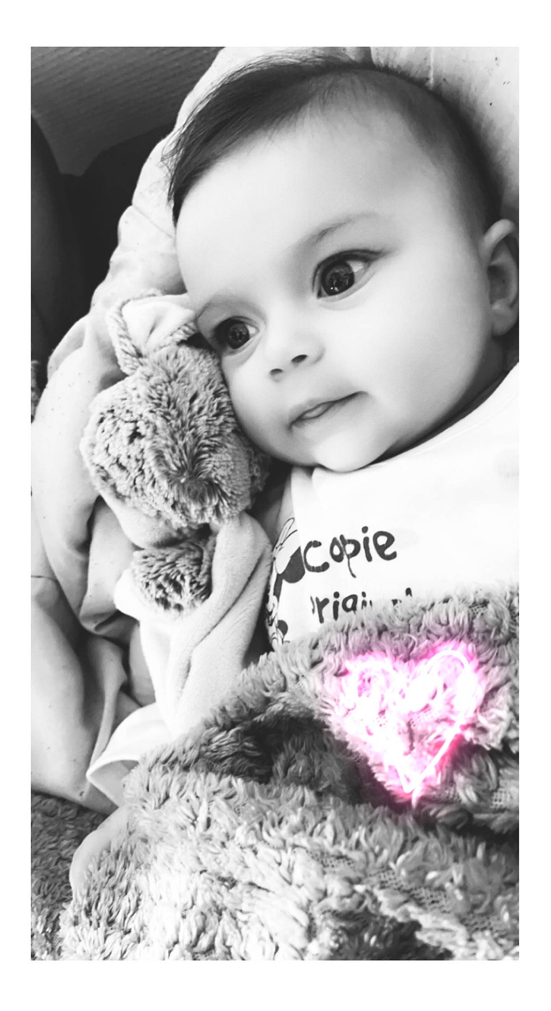 Alytha participe au concours pour gagner de l'argent avec cette photo : arm, baby, baby_toddler_clothing, black, black_and_white, eyelash, flash_photography, gesture, hand, happy, human_body, iris, lip, organ, person, photograph, skin, sleeve, style, toy