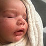 Arthur participe au concours pour gagner de l'argent avec cette photo : baby, sleeping, close_up, blanket, soft_texture, face, peaceful, newborn, infant, wrapped, cozy, skin, mouth, nose, eyelids, head, warm, comfort, rest, portrait