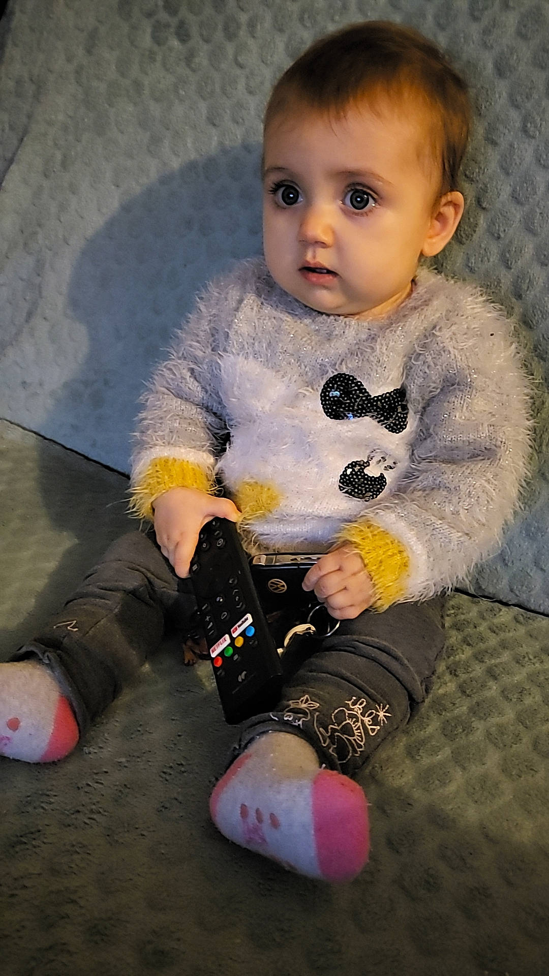 Emily Stefania participe au concours pour gagner de l'argent avec cette photo : baby, baby_toddler_clothing, cheek, child, eye, finger, floor, flooring, fun, human_leg, knee, leg, person, photograph, sitting, skin, sleeve, sock, t_shirt, toddler