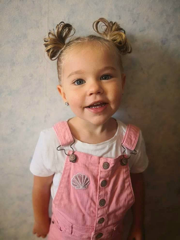 Zely a rejoint le concours — aidez-le/la à gagner de superbes lots ! baby, baby_toddler_clothing, beauty, cheek, child, dress, ear, eyelash, fashion_accessory, flash_photography, hair, happy, headband, iris, joy, pattern, person, pink, sleeve, smile