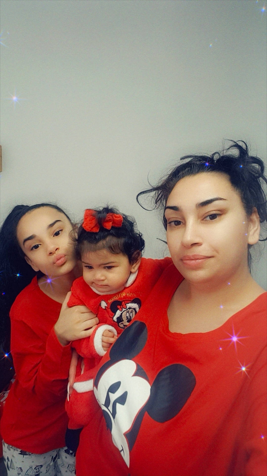 Mirana a rejoint le concours — aidez-le/la à gagner de superbes lots ! beauty, child, event, face, facial_expression, fashion, fashion_design, fun, gesture, hairstyle, happy, human, jewellery, lip, lipstick, necklace, person, skin, sleeve, t_shirt