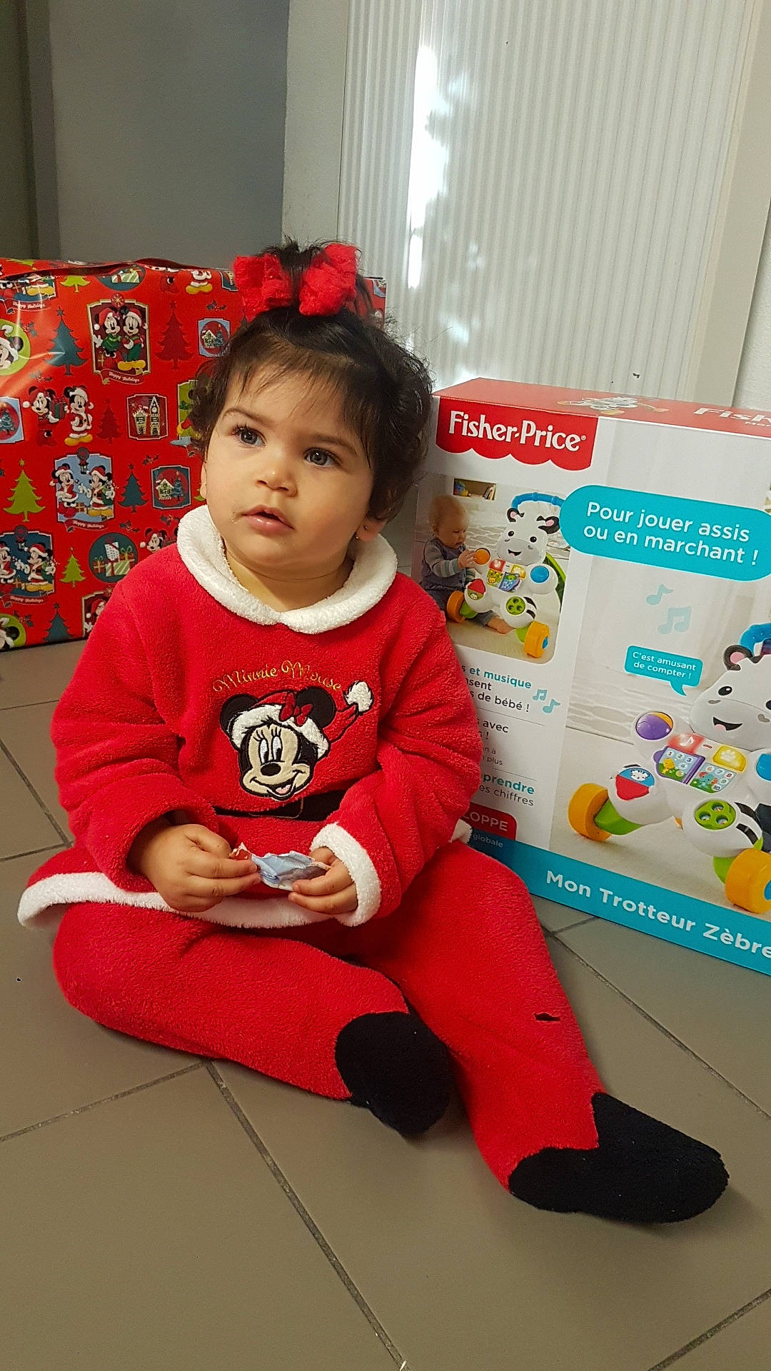 Mirana participe au concours pour gagner de l'argent avec cette photo : baby, baby_toddler_clothing, child, flooring, fun, happy, pattern, person, play, room, sitting, skin, sleeve, sock, t_shirt, toddler