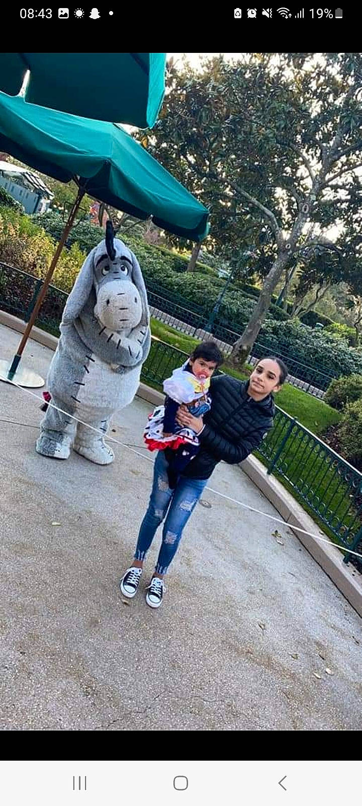 Deborah participe au concours pour gagner de l'argent avec cette photo : bag, child, city, footwear, fun, grass, handbag, jacket, jeans, leisure, luggage_and_bags, pedestrian, person, plant, recreation, shoe, sitting, sneakers, tree, umbrella