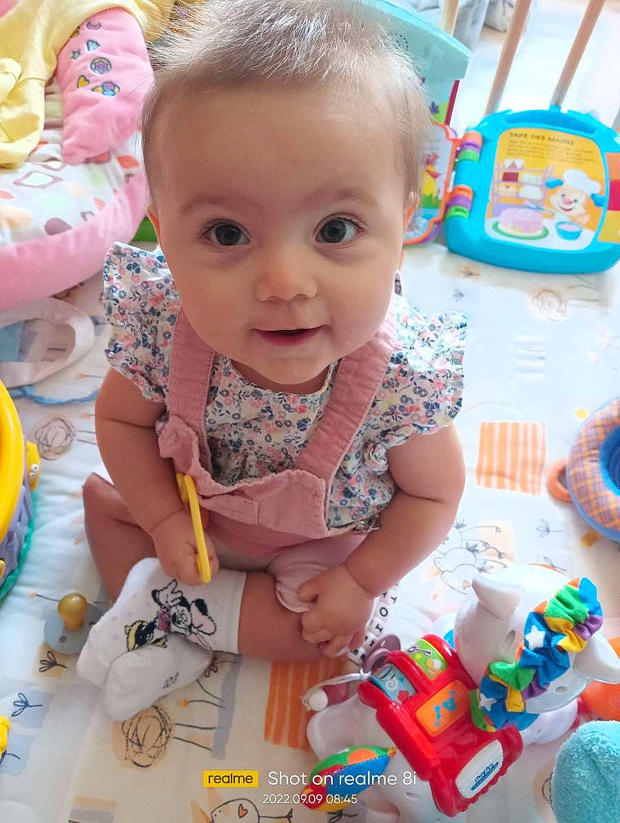 Viktoire a rejoint le concours — aidez-le/la à gagner de superbes lots ! baby, baby_products, baby_toddler_clothing, baby_toys, cheek, child, event, facial_expression, fun, happy, leisure, party, person, play, sitting, skin, smile, summer, sweetness, toddler