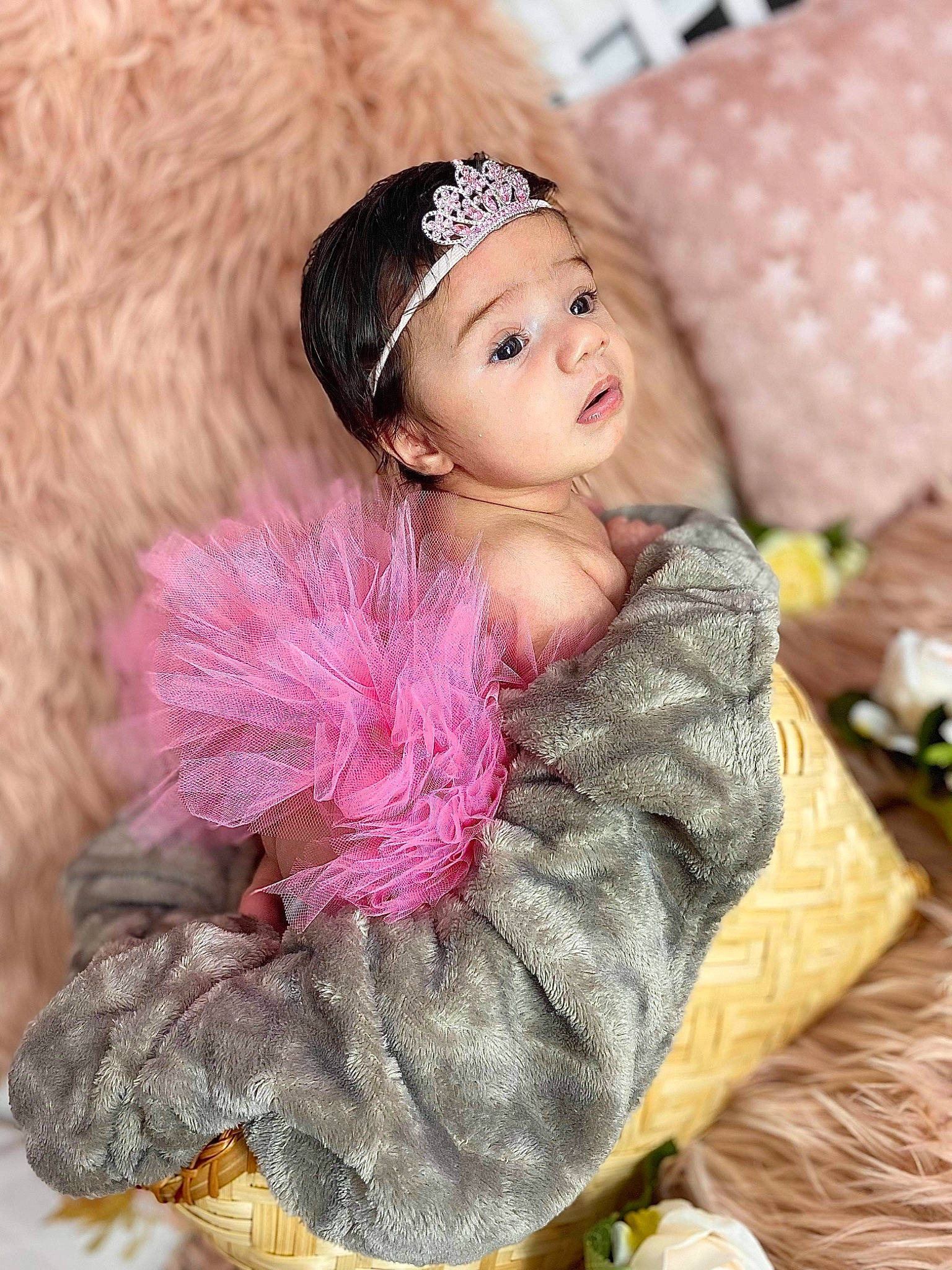 Lyanna participe au concours pour gagner de l'argent avec cette photo : baby, baby_toddler_clothing, cap, child, costume_hat, dress, embellishment, fur, fur_clothing, happy, head, headband, headgear, headpiece, headwear, magenta, outerwear, person, pink, skin