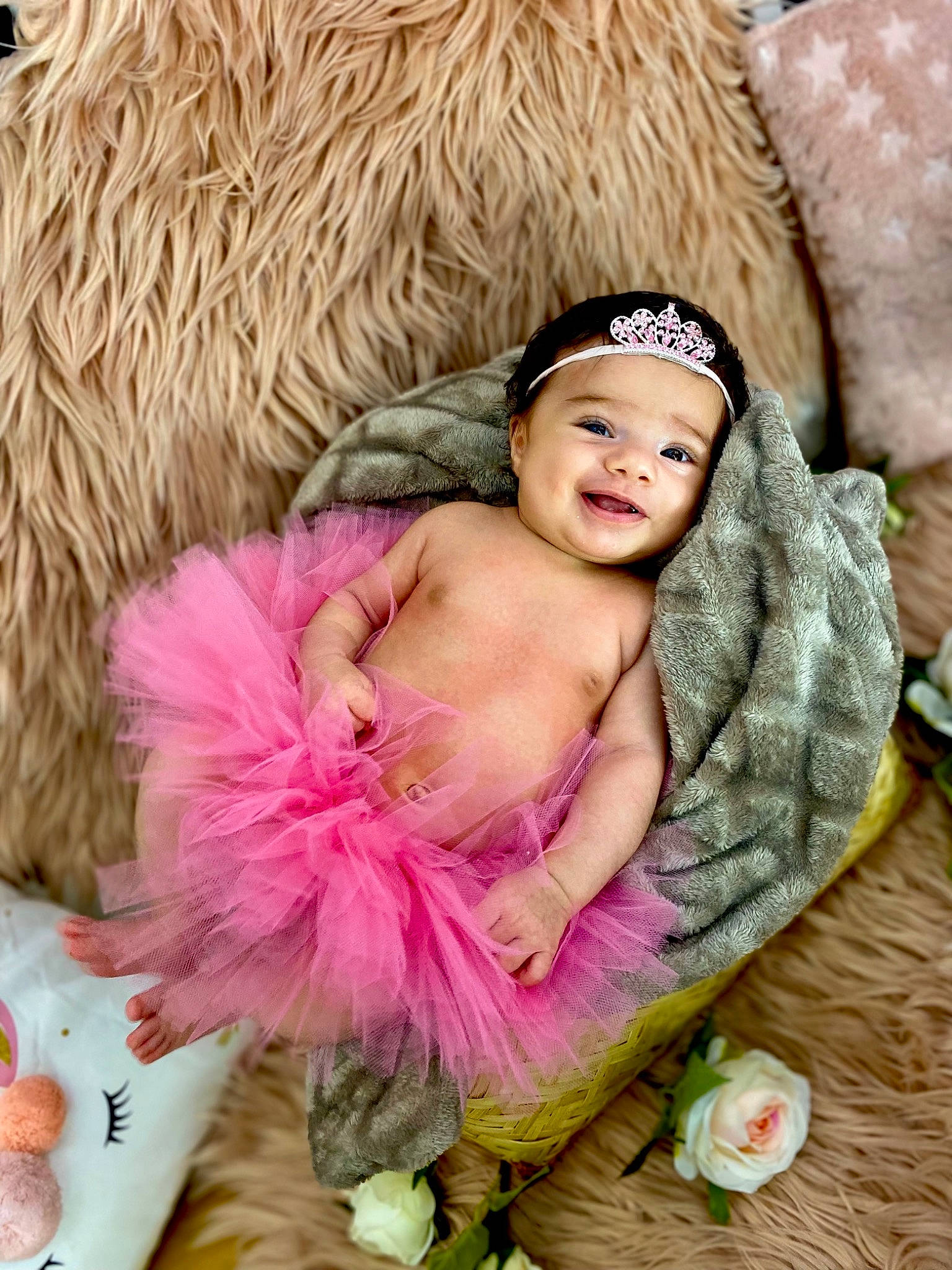 Lyanna a rejoint le concours — aidez-le/la à gagner de superbes lots ! baby, baby_toddler_clothing, child, costume_hat, event, facial_expression, fashion_accessory, fun, fur, grass, happy, headpiece, headwear, linens, magenta, people_in_nature, person, pink, skin, smile