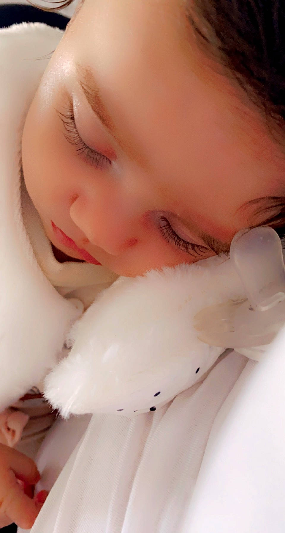 Lyanna a rejoint le concours — aidez-le/la à gagner de superbes lots ! cheek, chin, ear, eyebrow, eyelash, forehead, gesture, hand, human_body, jaw, joint, lip, mouth, muscle, neck, nose, person, skin, textile, vertebrate