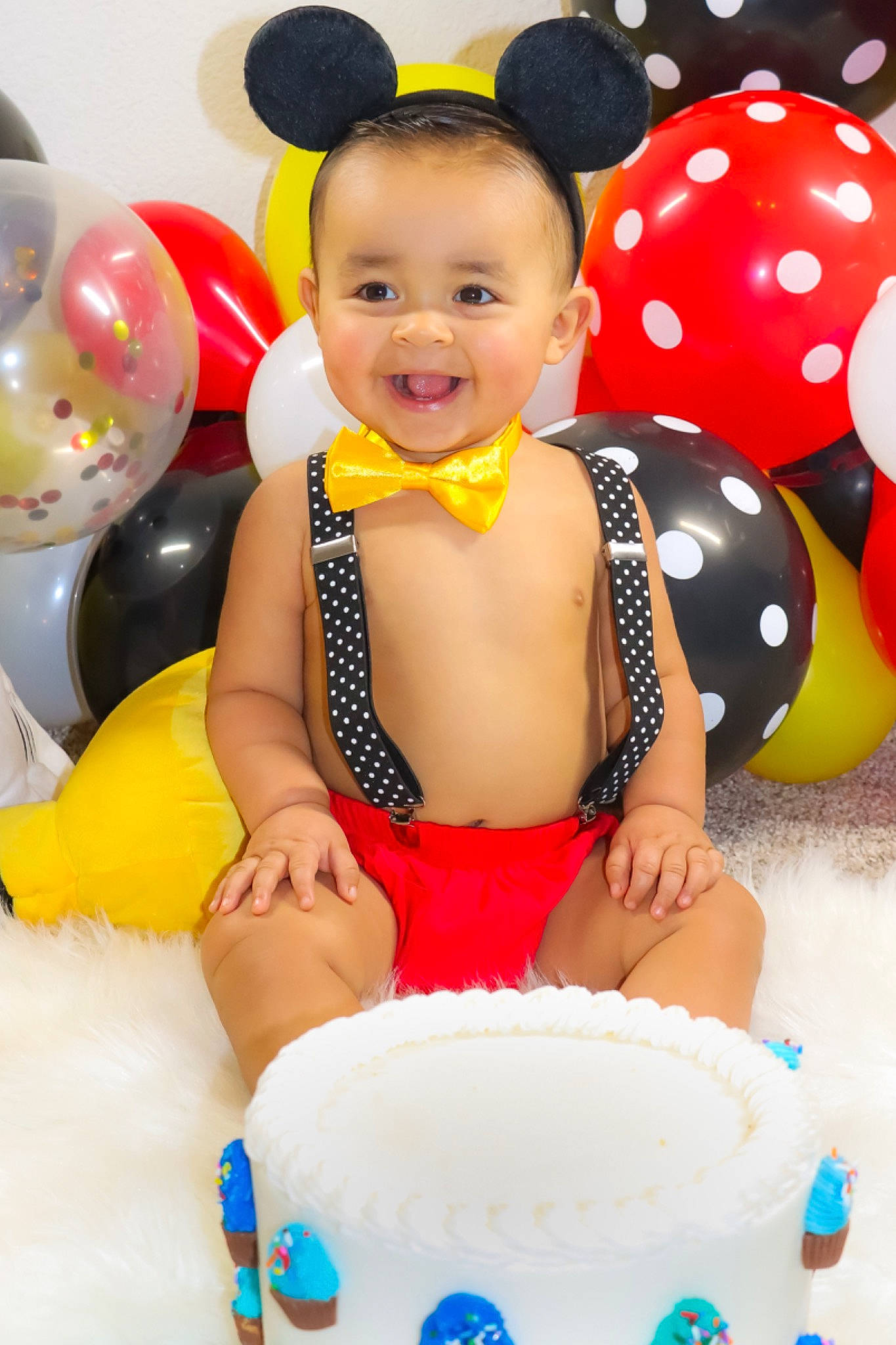 David is registered to the contest to win money with this photo: baby, baby_playing_with_toys, baby_toddler_clothing, blue, child, facial_expression, fun, happy, joy, leisure, mammal, party_supply, people, person, photograph, product, skin, smile, snapshot, toddler