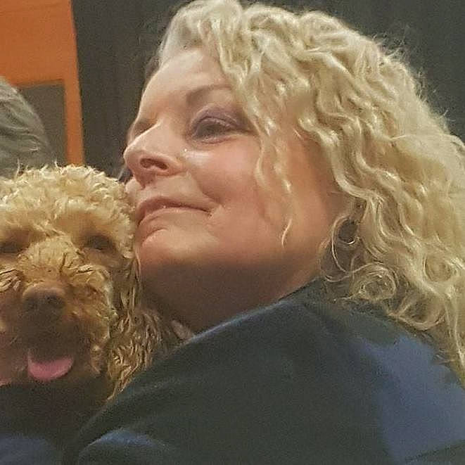 Hubert participe au concours pour gagner de l'argent avec cette photo : american_cocker_spaniel, barbet, bolonka, canidae, carnivore, cavapoo, cockapoo, companion_dog, dog, dog_breed, human, joy, labradoodle, lagotto_romagnolo, maltepoo, miniature_poodle, nose, person, poodle_crossbreed, schnoodle