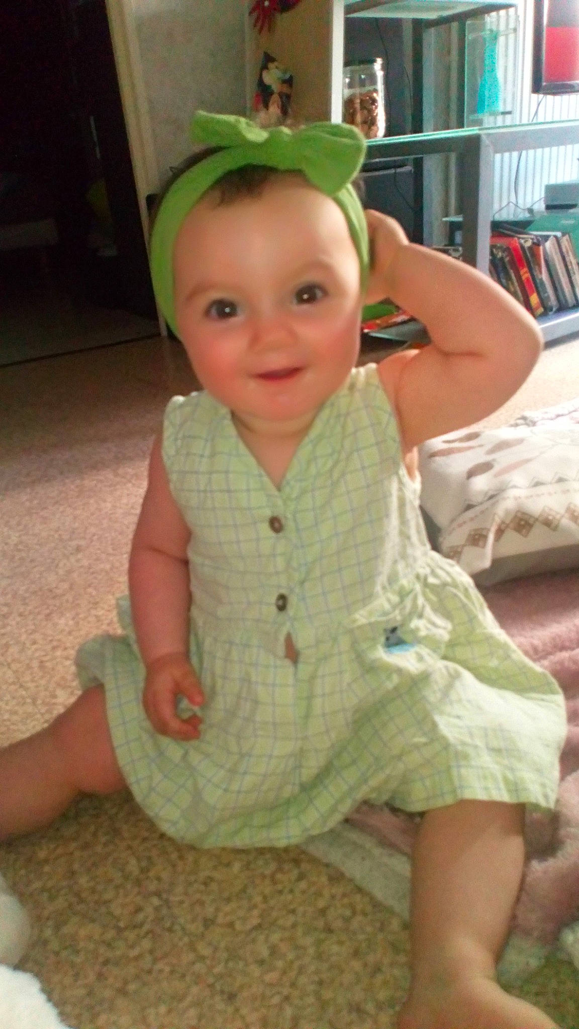 Maïly participe au concours pour gagner de l'argent avec cette photo : baby_toddler_clothing, child, ear, hair_accessory, head, headband, headgear, neck, person, skin, smile, toddler