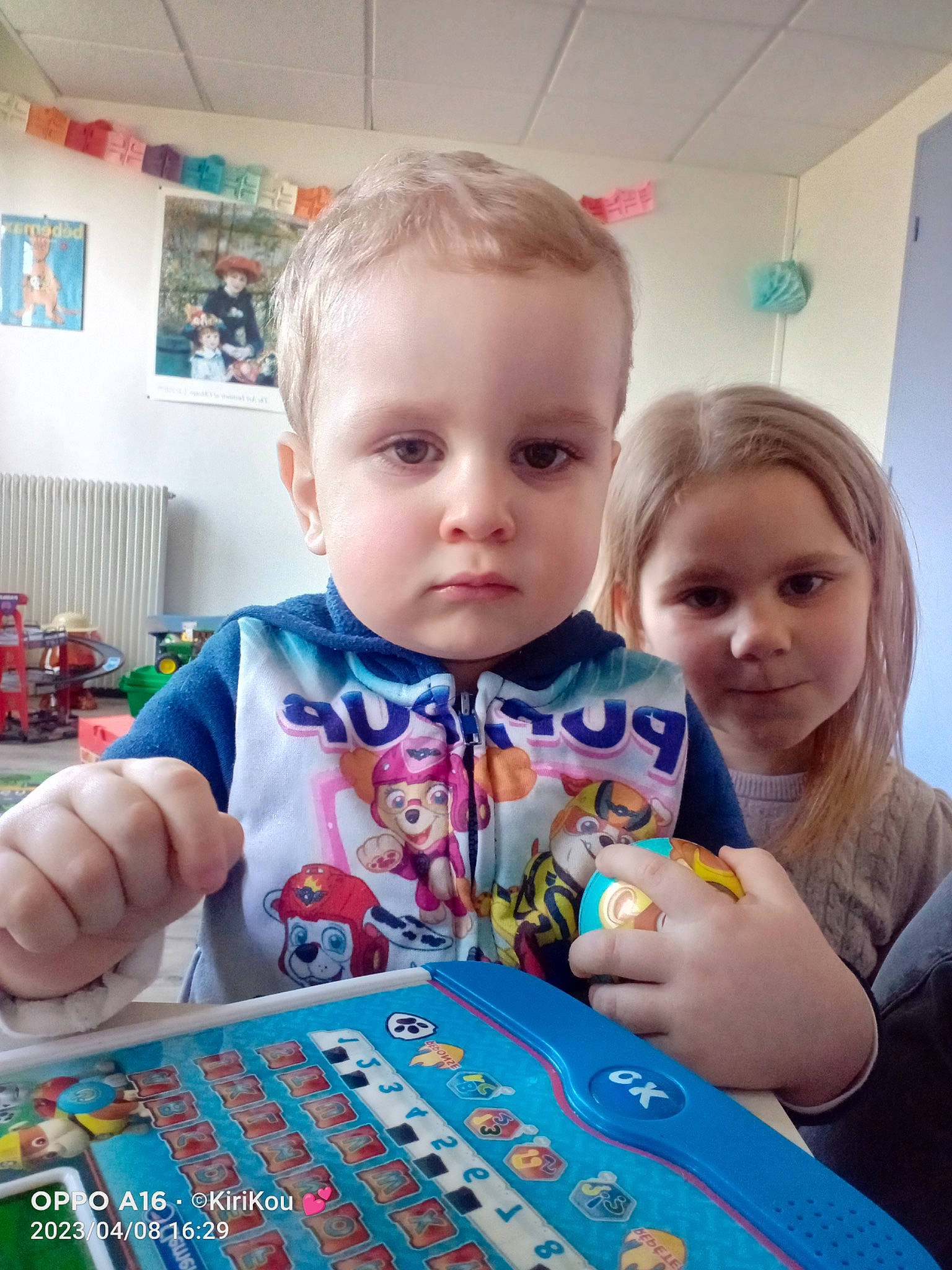 Lorenzo participe au concours pour gagner de l'argent avec cette photo : baking, birthday_cake, chair, child, dessert, event, face, fun, games, happy, indoor_games_and_sports, leisure, party, person, play, recreation, room, sugar_cake, sweetness, t_shirt