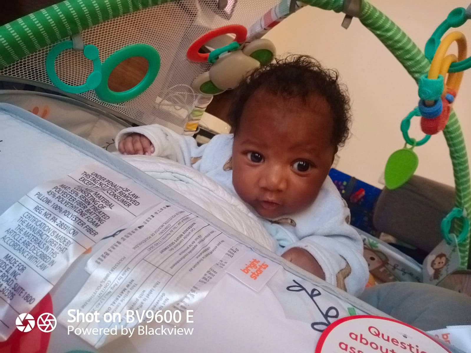 Maylone a rejoint le concours — aidez-le/la à gagner de superbes lots ! adaptation, baby, baby_products, chair, child, event, facial_expression, fun, green, happy, human, leisure, mammal, people, person, play, product, reading, sharing, snapshot