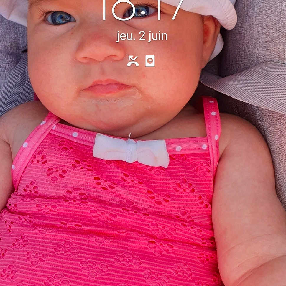 Melina participe au concours pour gagner de l'argent avec cette photo : baby, baby_toddler_clothing, cap, dress, eye, eyelash, finger, happy, hat, head, headgear, lip, neck, nose, outerwear, pink, skin, sleeve, t_shirt, toddler