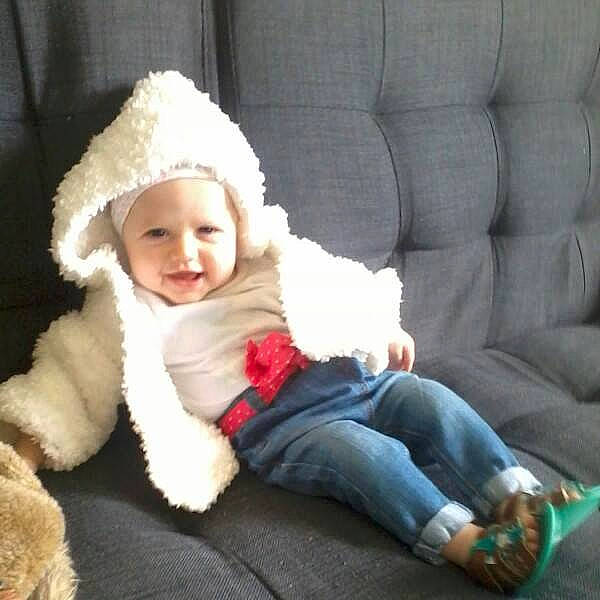 Lilouane participe au concours pour gagner de l'argent avec cette photo : baby, baby_toddler_clothing, cap, cheek, child, comfort, couch, eye, fur, fur_clothing, happy, head, headwear, knit_cap, lap, person, sitting, sleeve, smile, toddler