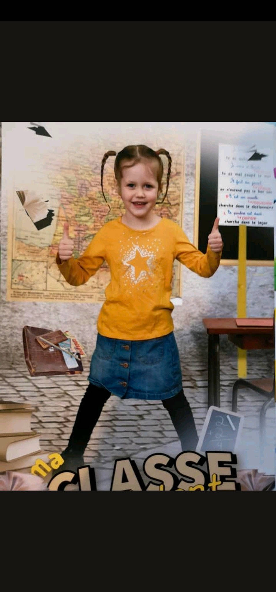Lilouane participe au concours pour gagner de l'argent avec cette photo : advertising, child, denim, font, fun, happy, illustration, joy, leisure, pattern, person, photo_caption, play, poster, room, sitting, sleeve, smile, t_shirt, toddler