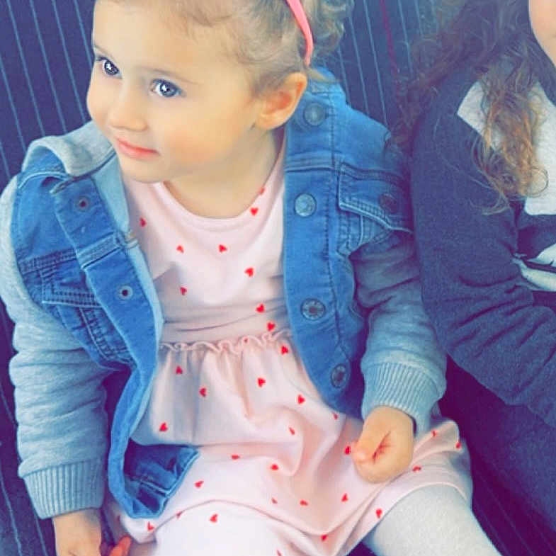 Medina Kqiku participe au concours pour gagner de l'argent avec cette photo : accessories, baby, blazer, chair, clothing, coat, couch, earring, face, furniture, head, jacket, jeans, jewelry, pants, person, photography, portrait, sitting, sunglasses