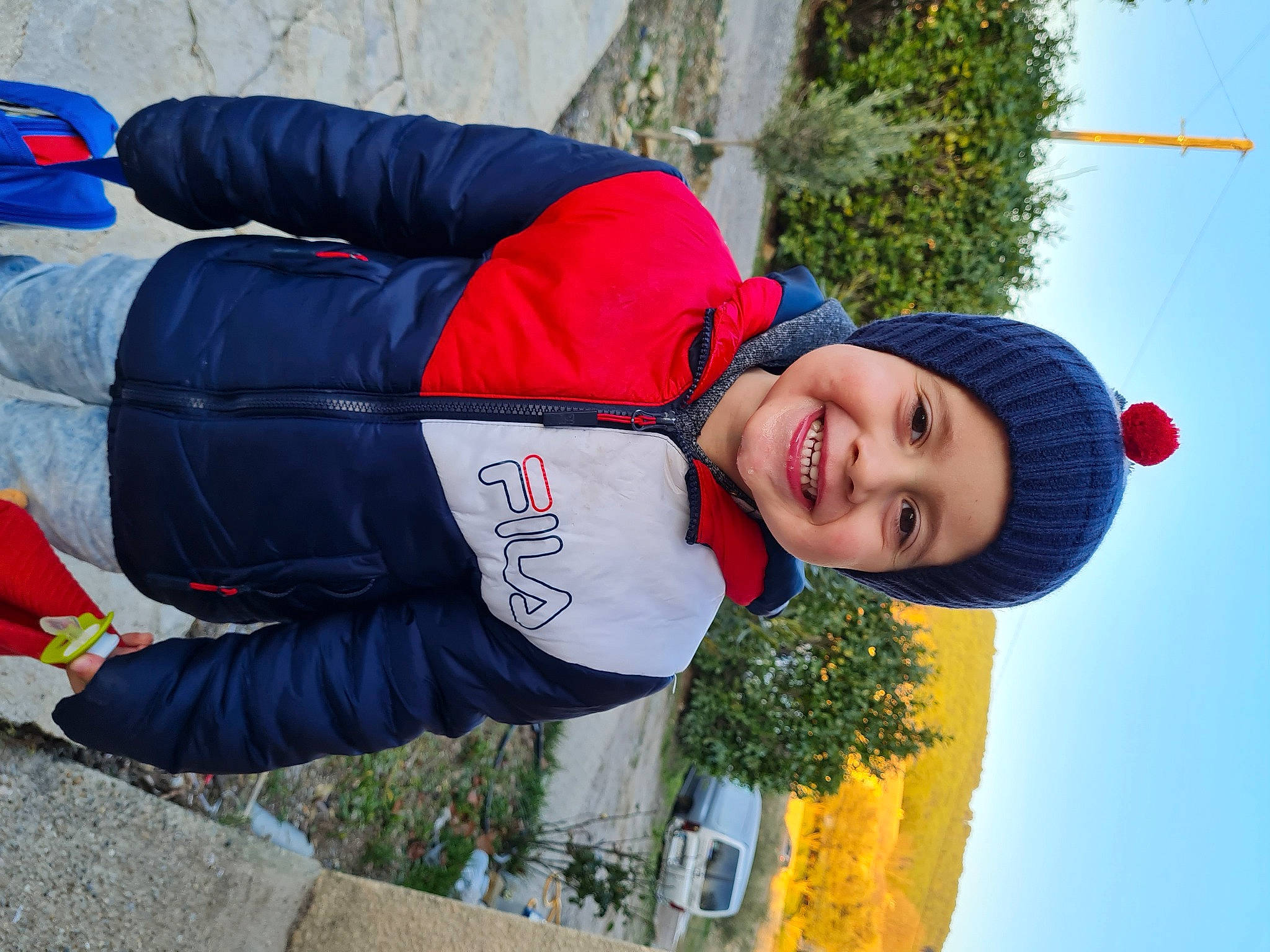 Aaron a rejoint le concours — aidez-le/la à gagner de superbes lots ! blue, chin, clothing, daytime, face, fun, green, hairstyle, head, headwear, human, joy, natural_environment, nature, people, person, product, recreation, smile, social_group