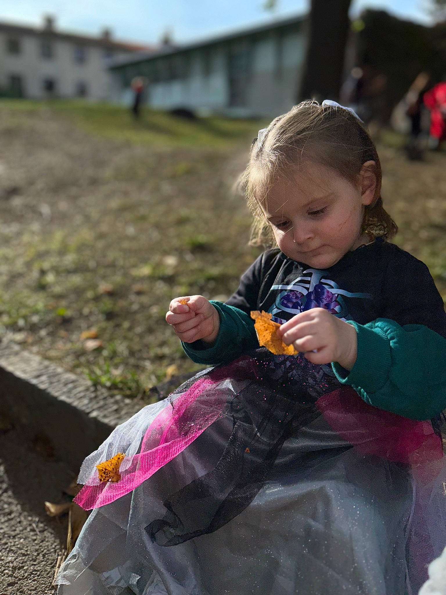 Tatiana a rejoint le concours — aidez-le/la à gagner de superbes lots ! baby, baby_toddler_clothing, child, event, fun, grass, happy, landscape, leisure, magenta, people_in_nature, person, plant, play, recreation, sitting, sky, soil, toddler, tree