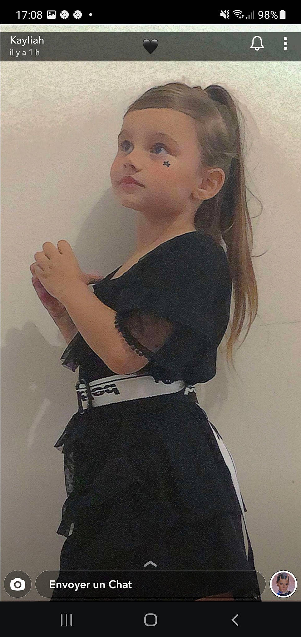 Naya a rejoint le concours — aidez-le/la à gagner de superbes lots ! abdomen, arm, day_dress, dress, eye, face, fashion_design, flash_photography, formal_wear, gesture, hairstyle, human_body, joint, long_hair, neck, person, shoulder, sleeve, trunk, vintage_clothing