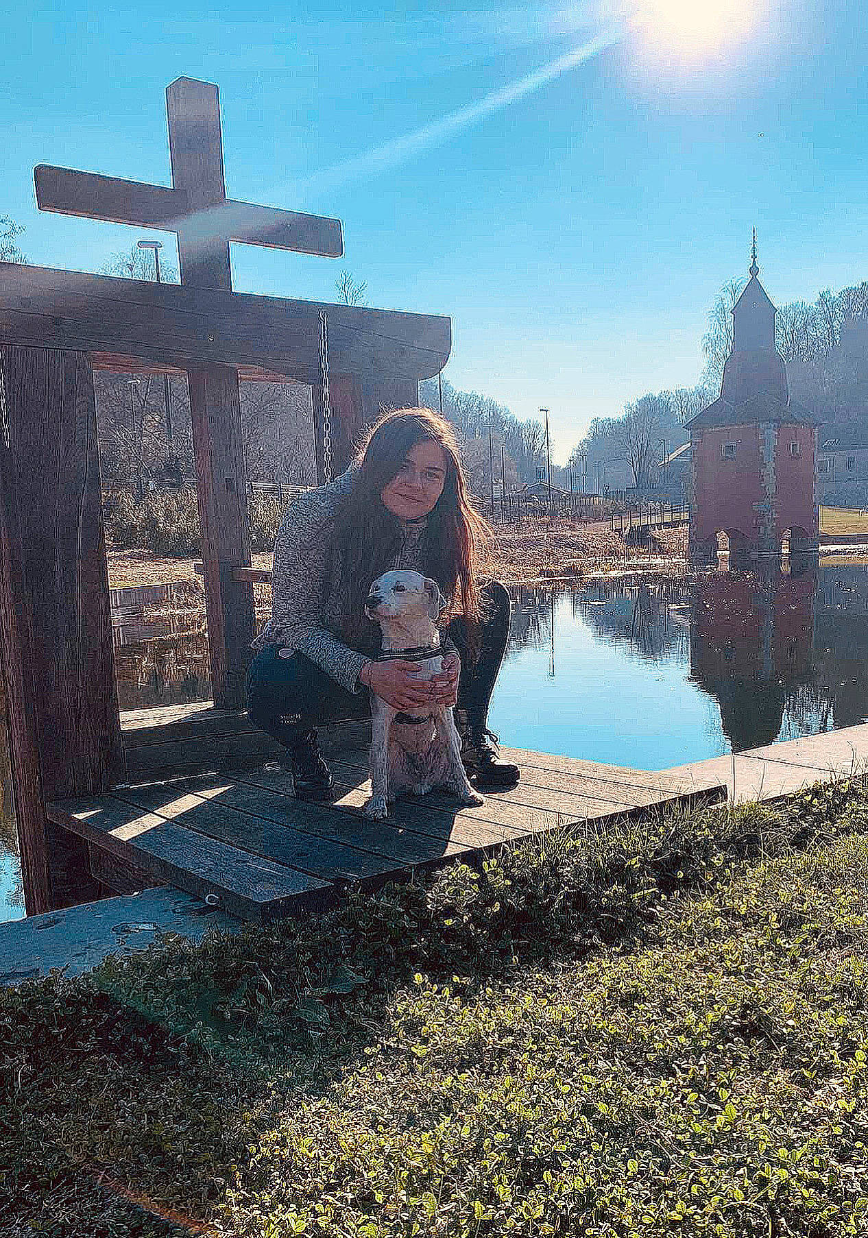 Bingo a rejoint le concours — aidez-le/la à gagner de superbes lots ! city, cross, evening, grass, happy, horizon, landscape, leisure, lens_flare, people_in_nature, sky, sunlight, sunset, symbol, tints_and_shades, travel, tree, water, wilderness, wood