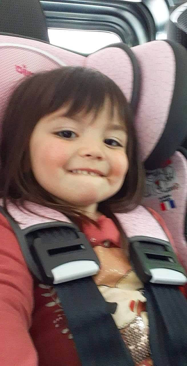 Louna participe au concours pour gagner de l'argent avec cette photo : baby_in_car_seat, black_hair, cheek, child, chin, cool, eye, eyebrow, eyelash, happy, iris, joy, mouth, nose, person, product, seat_belt, skin, sleeve, smile