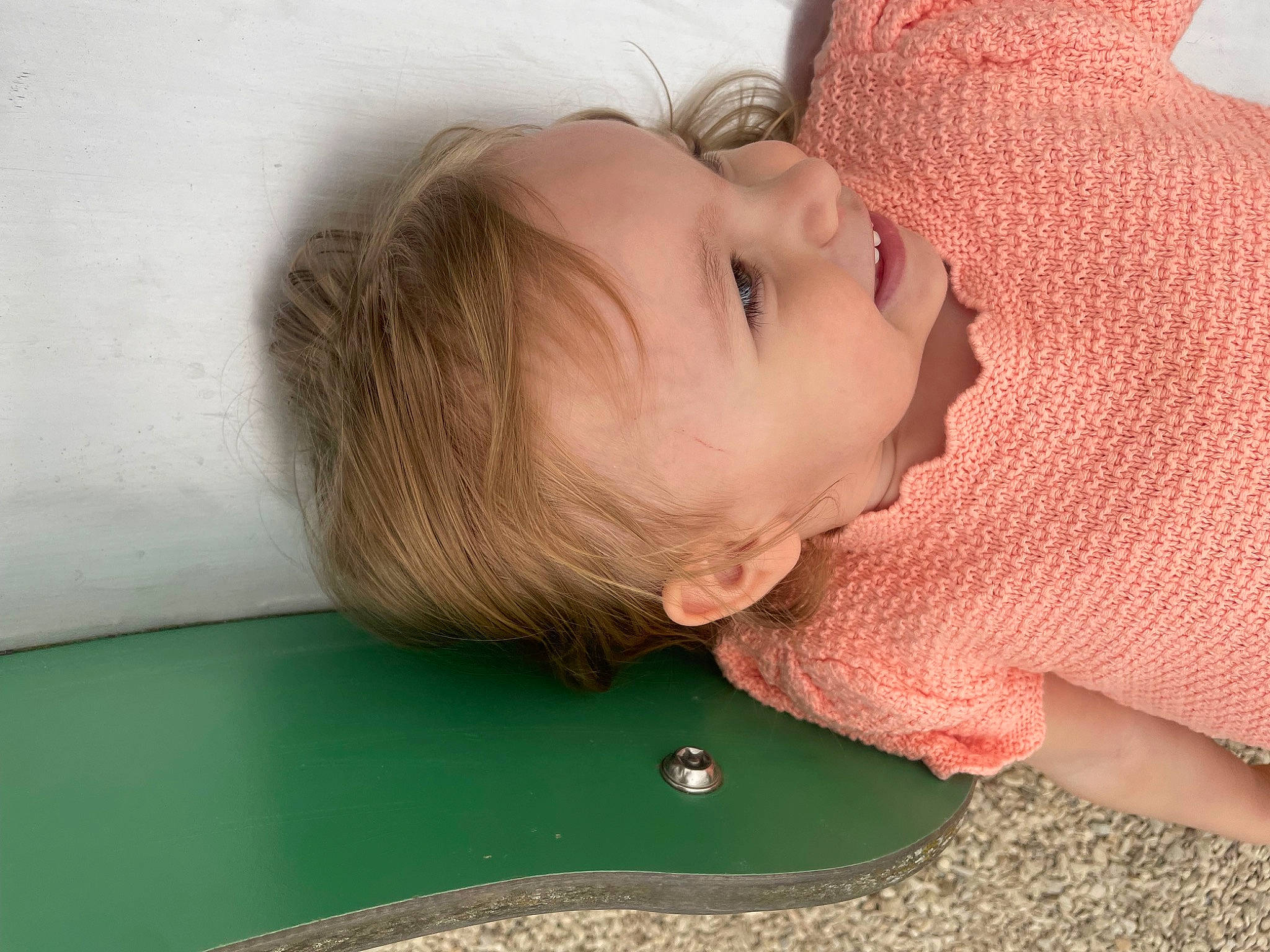 Gianna participe au concours pour gagner de l'argent avec cette photo : baby, baby_toddler_clothing, baize, cheek, child, comfort, flooring, fun, grass, happy, individual_sports, indoor_games_and_sports, leisure, nose, person, play, recreation, room, sleeve, toddler