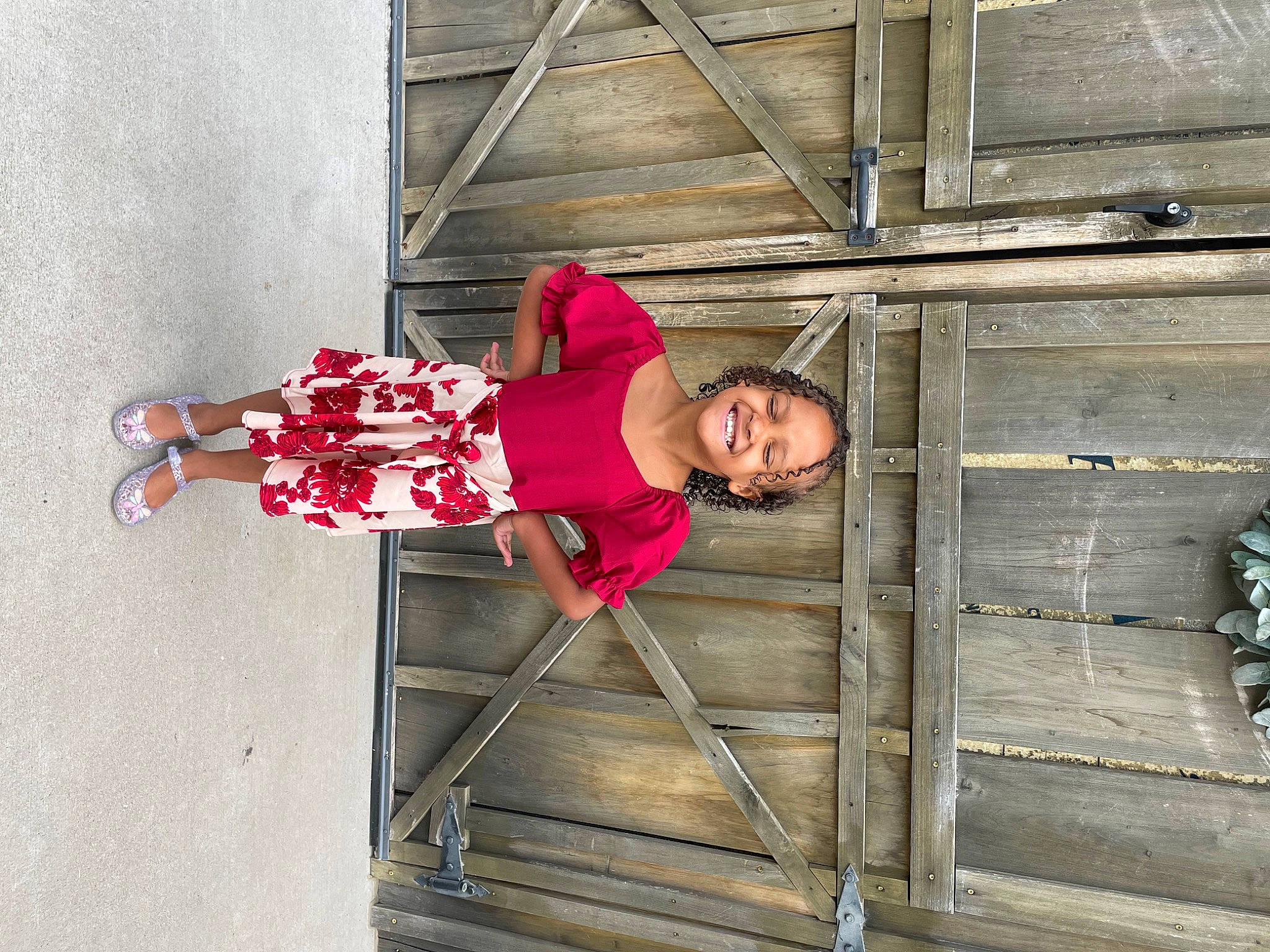 Aubree is registered to the contest to win money with this photo: child, fun, hat, joy, leisure, magenta, person, plank, smile, sunglasses, t_shirt, thigh, toddler, waist, wood