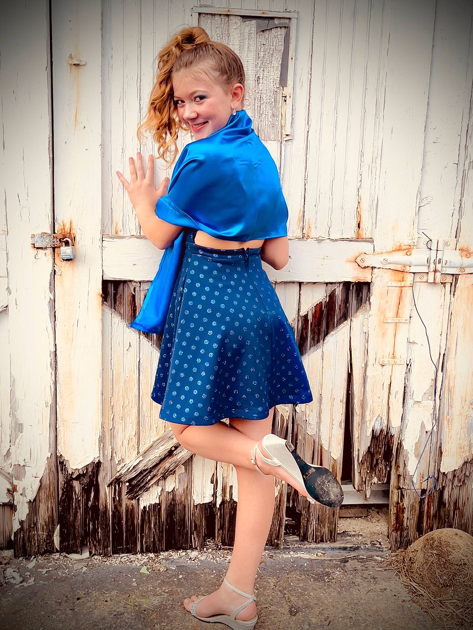 Samarria is registered to the contest to win money with this photo: azure, beauty, blue, day_dress, dress, electric_blue, fashion, fashion_design, flash_photography, footwear, formal_wear, joy, knee, leg, one_piece_garment, person, plaid, standing, style, tartan