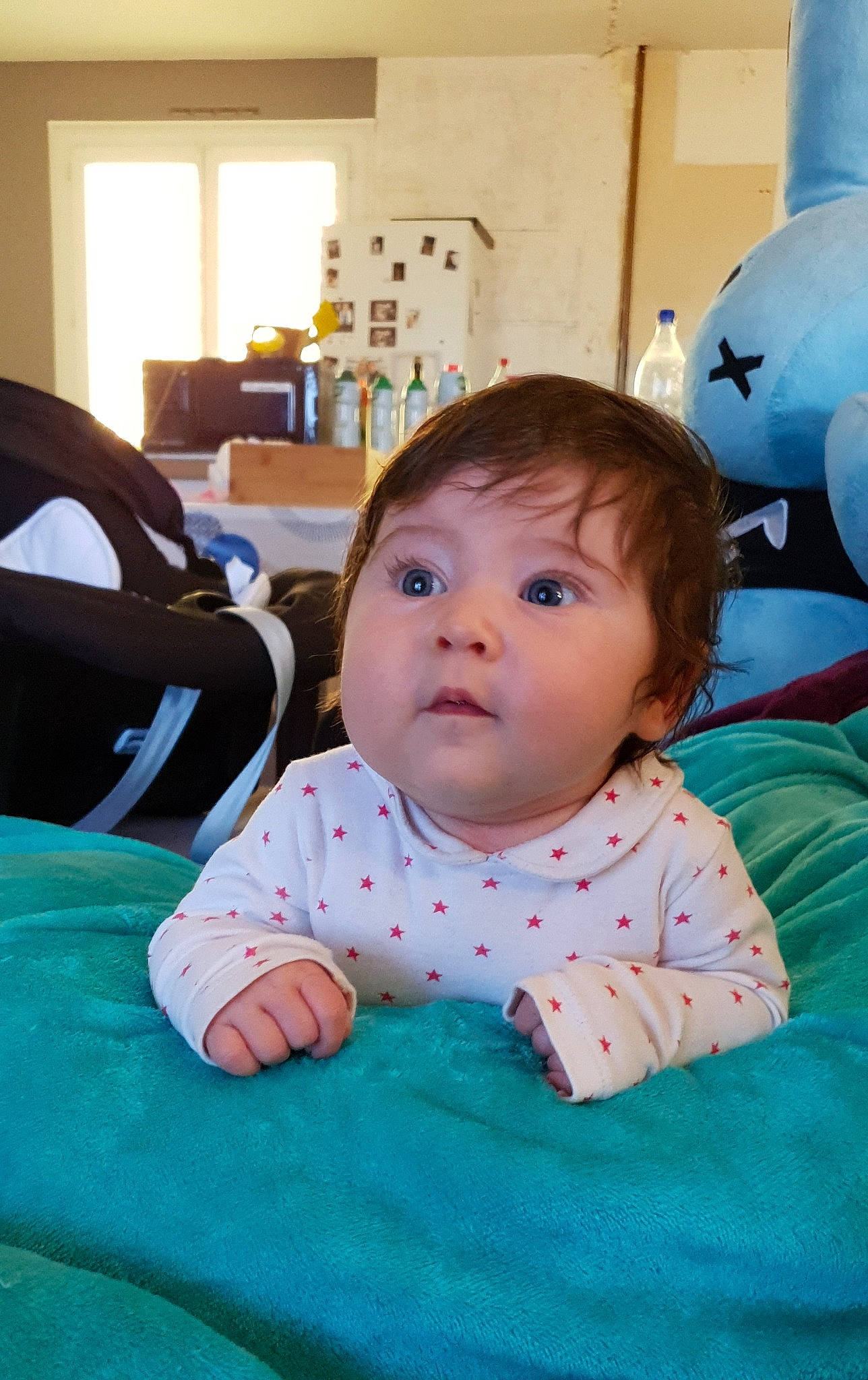 Maïlys a rejoint le concours — aidez-le/la à gagner de superbes lots ! baby, cheek, child, eye, face, head, person, room, sitting, skin, smile, surprise, toddler, vacation