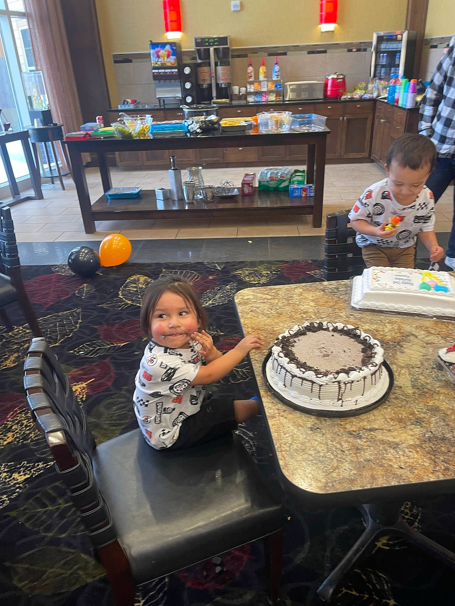 Keynai is registered to the contest to win money with this photo: baking, birthday_cake, chair, child, cooking, dessert, event, flooring, food, fun, joy, leisure, living_room, person, plate, room, sharing, sitting, t_shirt, table