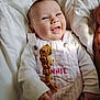 Ayana a rejoint le concours — aidez-le/la à gagner de superbes lots ! baby, baby_clothing, close_up, comfort, cute, fabric, hand, happy, indoors, infant, long_sleeve_shirt, lying_down, person, pink_overalls, portrait, smiling, soft_light, striped_clothing, tongue_out, white_blanket