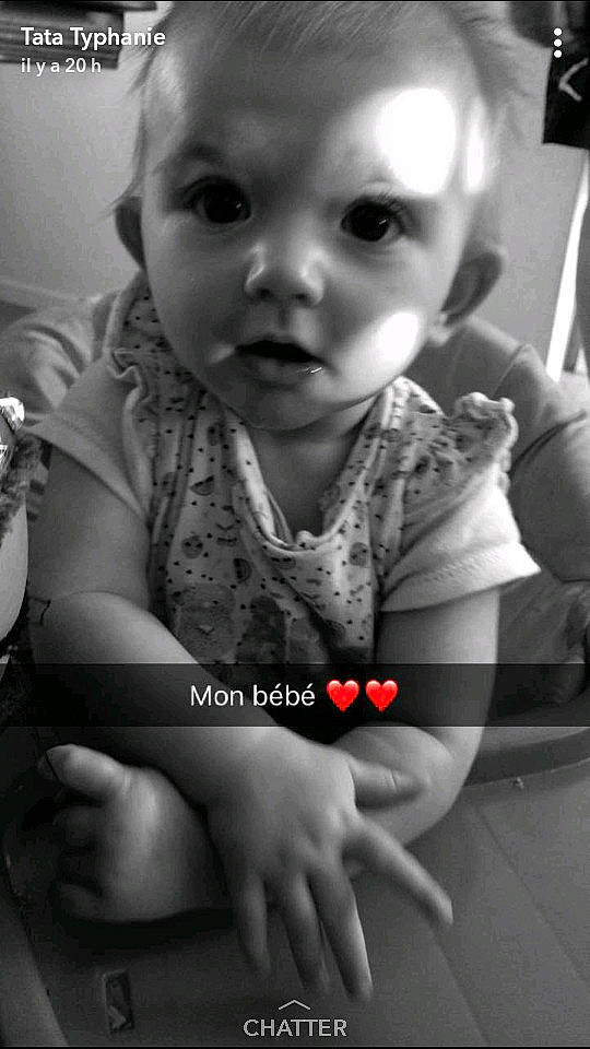 Iléana participe au concours pour gagner de l'argent avec cette photo : black, black_and_white, cheek, child, emotion, eye, face, girl, head, infant, monochrome, monochrome_photography, nose, person, photograph, photography, sitting, skin, snapshot, toddler