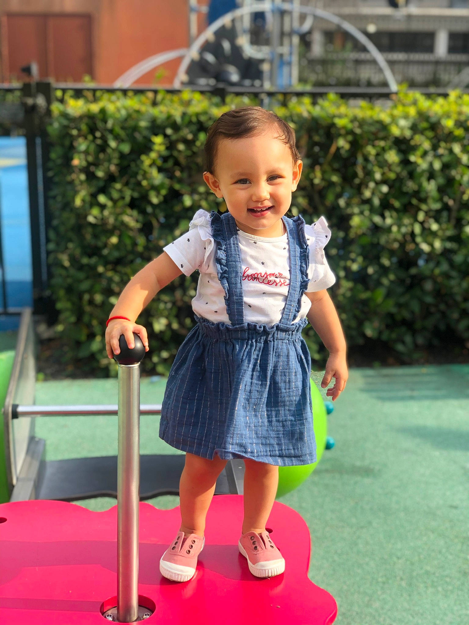 Hayden a rejoint le concours — aidez-le/la à gagner de superbes lots ! baby, child, child_model, fun, games, joy, leisure, person, pink, play, playground, recreation, summer, toddler, vacation