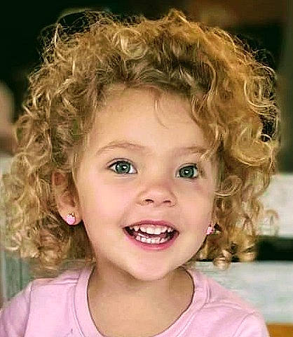 Harmonie is registered to the contest to win money with this photo: cheek, chin, cool, ear, eyebrow, eyelash, face, forehead, happy, iris, jaw, joy, lip, long_hair, mouth, neck, nose, person, ringlet, skin