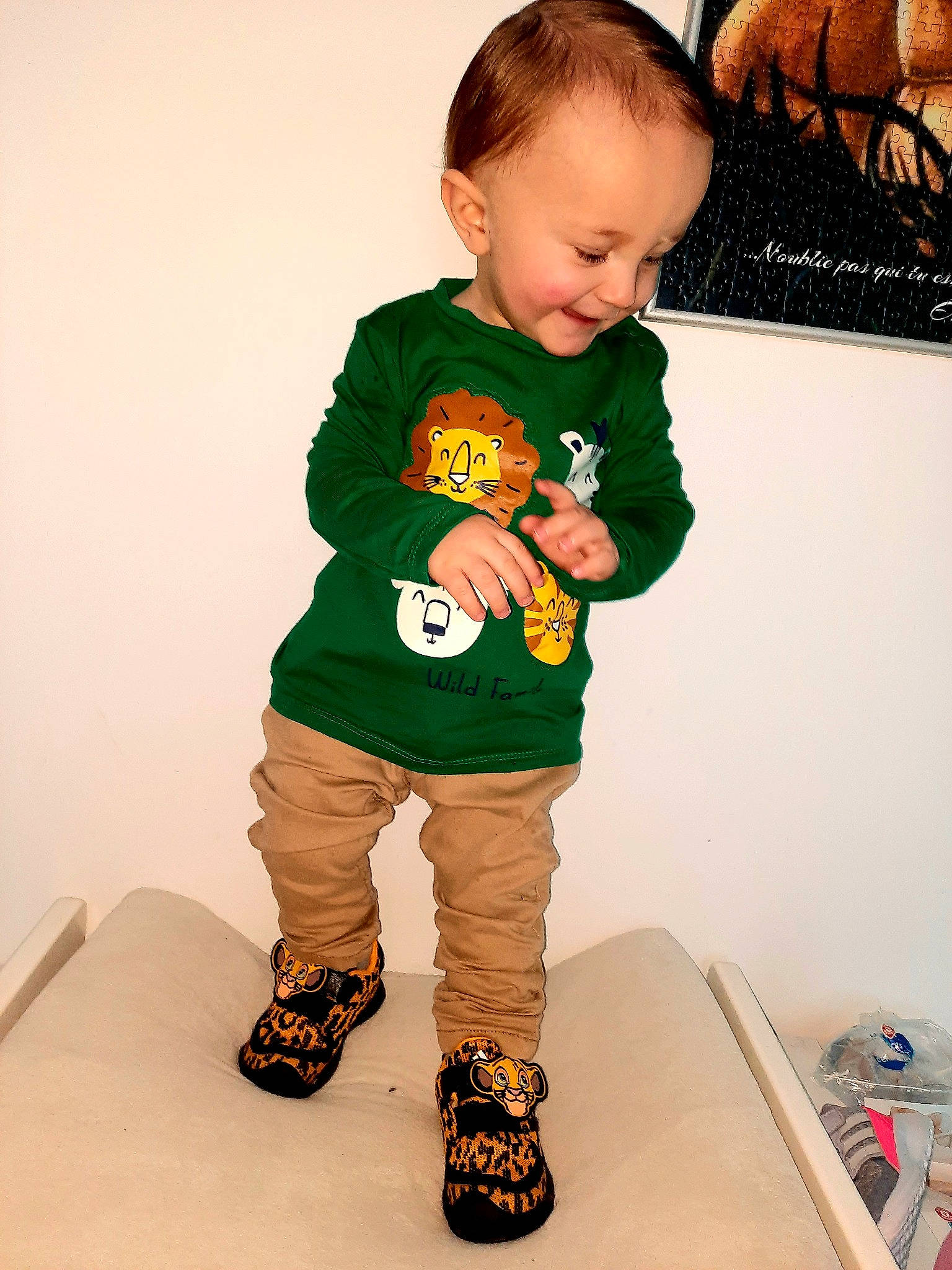 émyliano participe au concours pour gagner de l'argent avec cette photo : arm, baby, baby_toddler_clothing, child, cool, finger, hairstyle, happy, head, joint, knee, person, product, shoe, sleeve, sportswear, standing, t_shirt, thigh, toddler