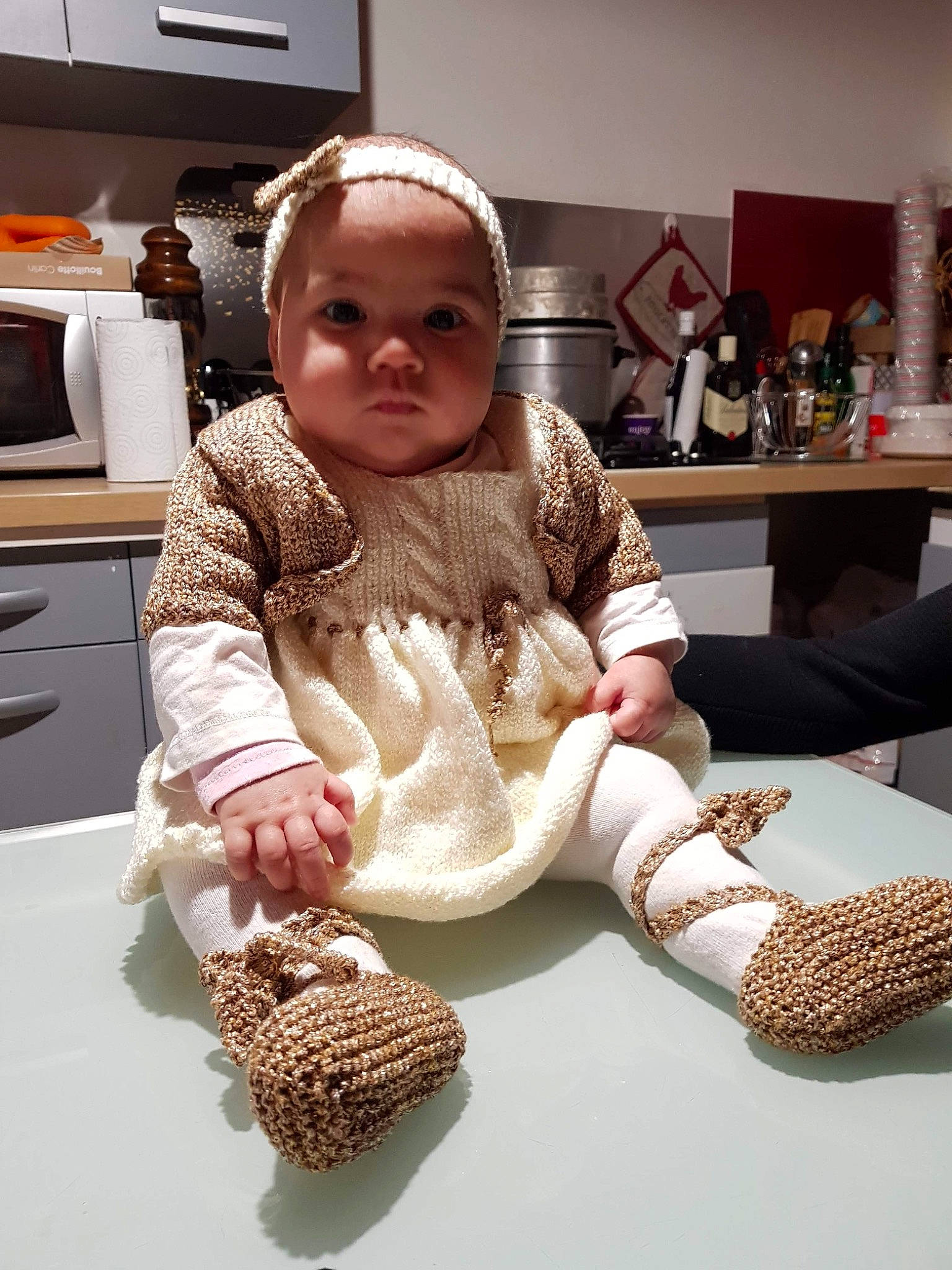 Senna participe au concours pour gagner de l'argent avec cette photo : baby, baby_toddler_clothing, cabinetry, child, comfort, fashion_design, flooring, fur, home_appliance, kitchen, kitchen_appliance, major_appliance, microwave_oven, pattern, person, room, sitting, sleeve, table, toddler