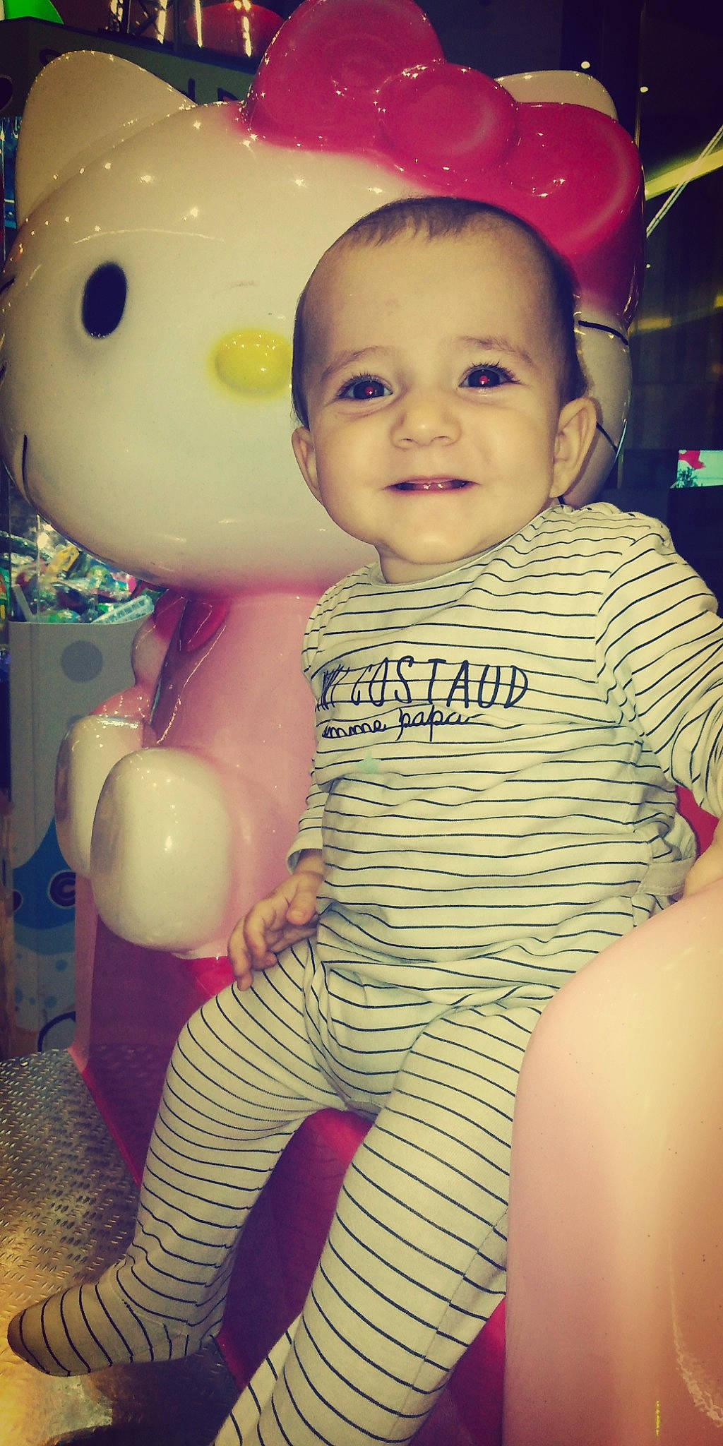 Juanita participe au concours pour gagner de l'argent avec cette photo : baby, cheek, child, cool, eye, face, head, person, pink, play, skin, smile, toddler