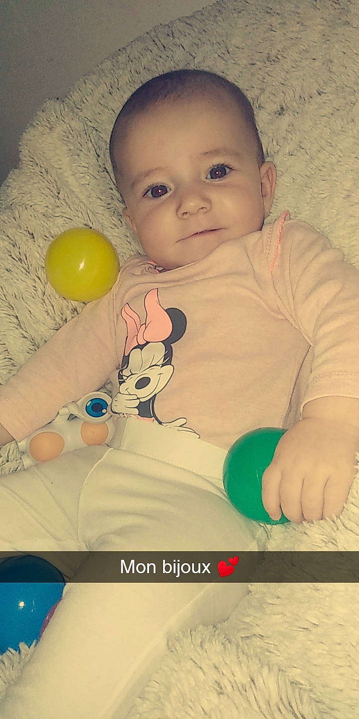 Juanita a rejoint le concours — aidez-le/la à gagner de superbes lots ! baby, baby_products, child, nose, person, play, skin, smile, toddler