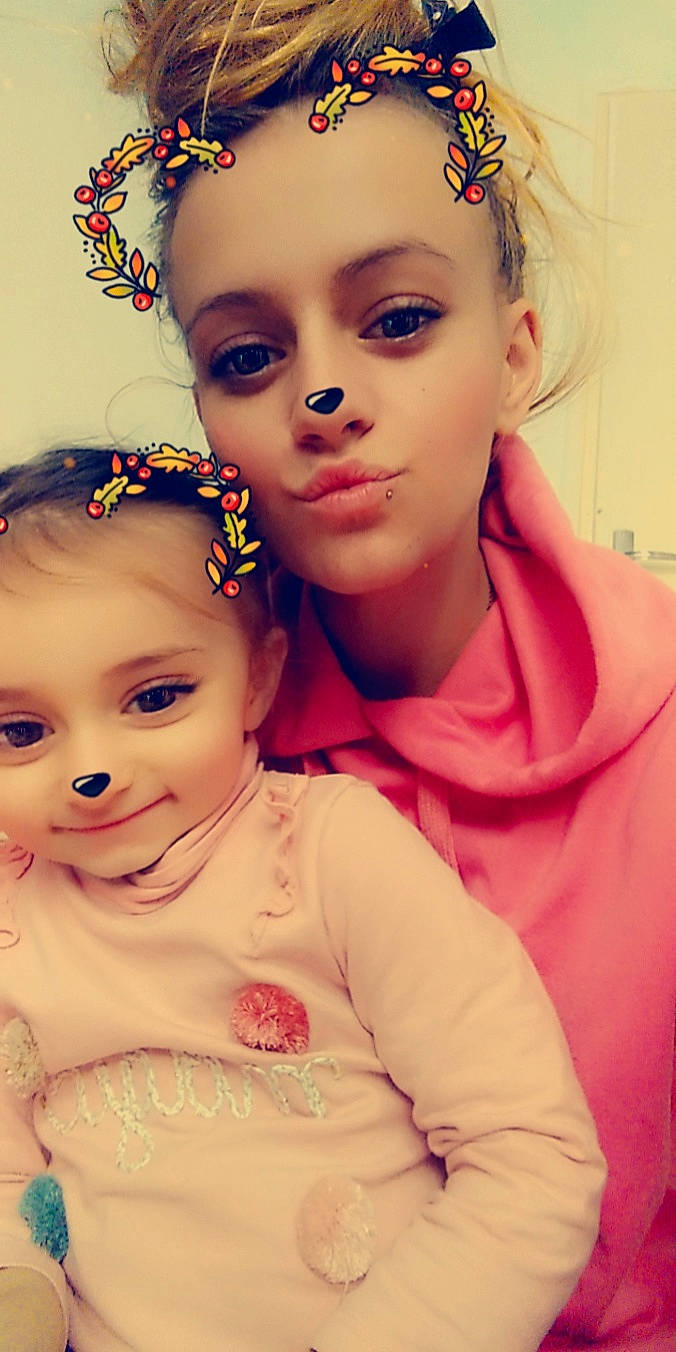 Miléna participe au concours pour gagner de l'argent avec cette photo : baby, cheek, child, daughter, eye, eyebrow, face, forehead, fun, hair_accessory, happy, head, iris, lip, mother, nose, person, pink, skin, smile