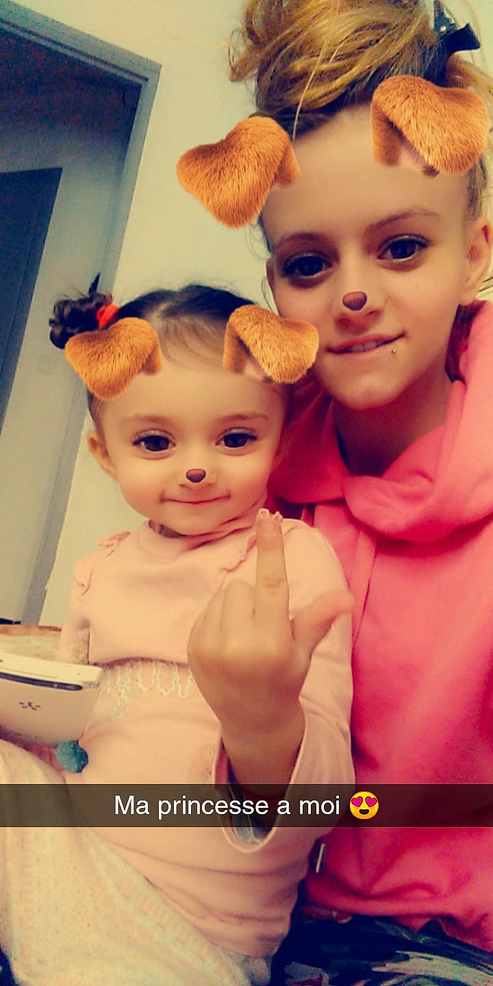 Miléna participe au concours pour gagner de l'argent avec cette photo : baby, cheek, child, daughter, doll, ear, eye, eyebrow, face, fawn, happy, head, person, photo_caption, photography, selfie, skin, smile, toddler, toy