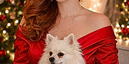 Smocky a rejoint le concours — aidez-le/la à gagner de superbes lots ! adult, bokeh_lights, christmas_tree, cozy, cute, festive, hands, holiday, indoor, jewelry, long_hair, ornaments, pet, pomeranian, portrait, red_dress, smile, sofa, white_dog, woman